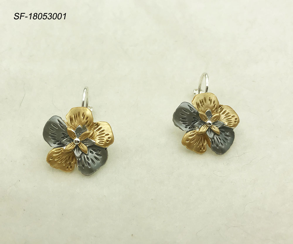 Metal flower earring