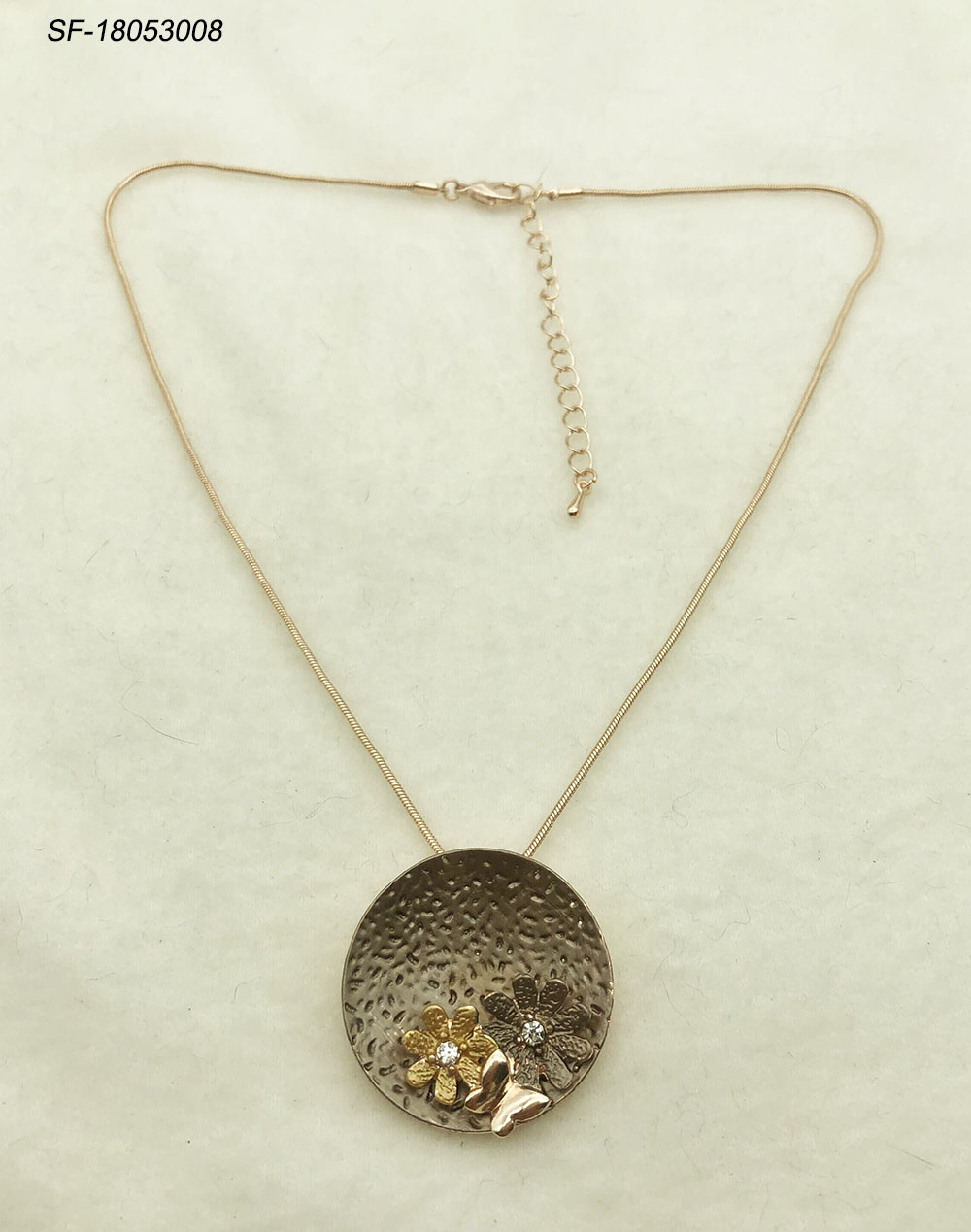 metal pendant necklace